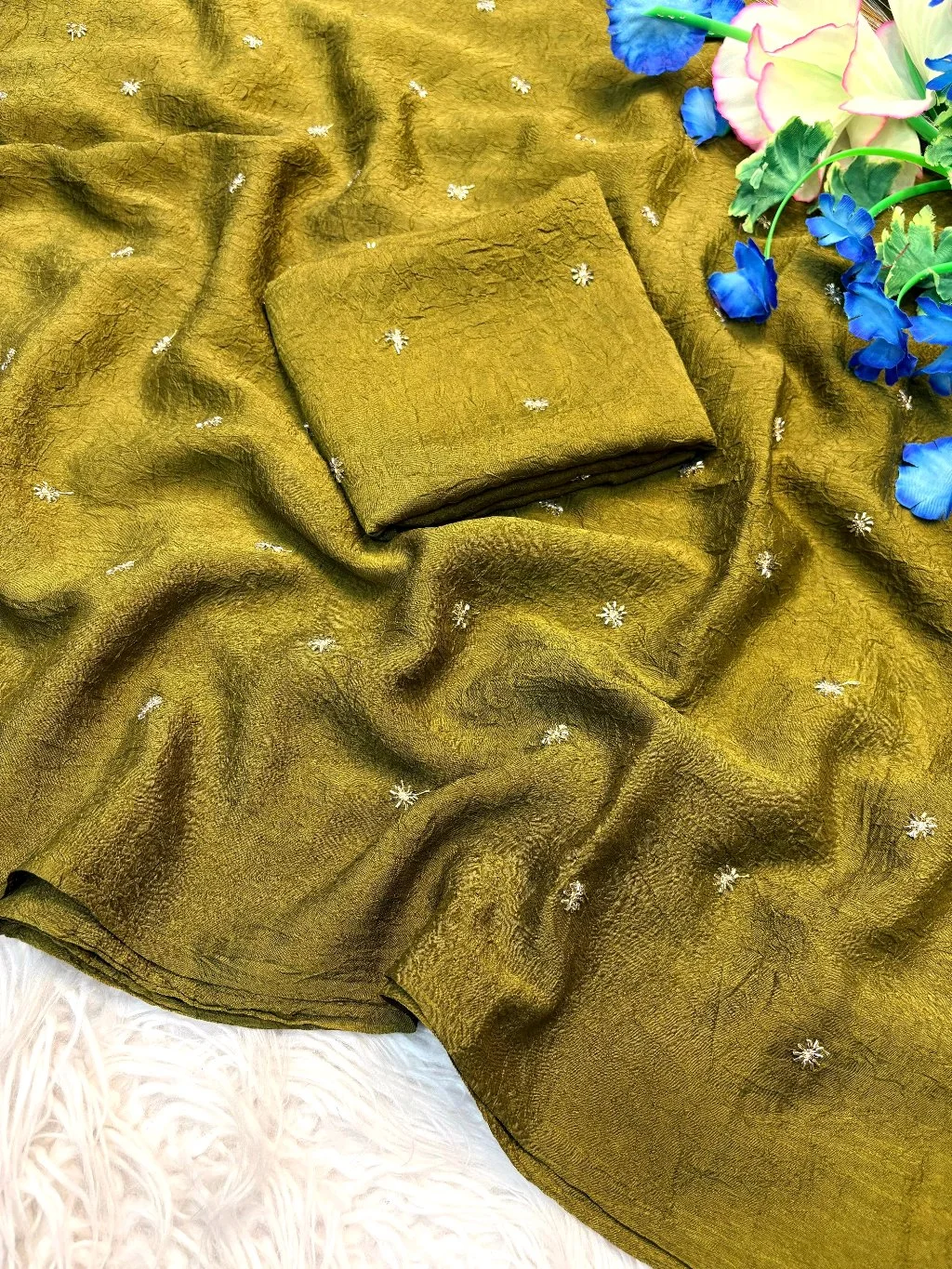 Shree Crush Latkhan Sarees thumbnail 8