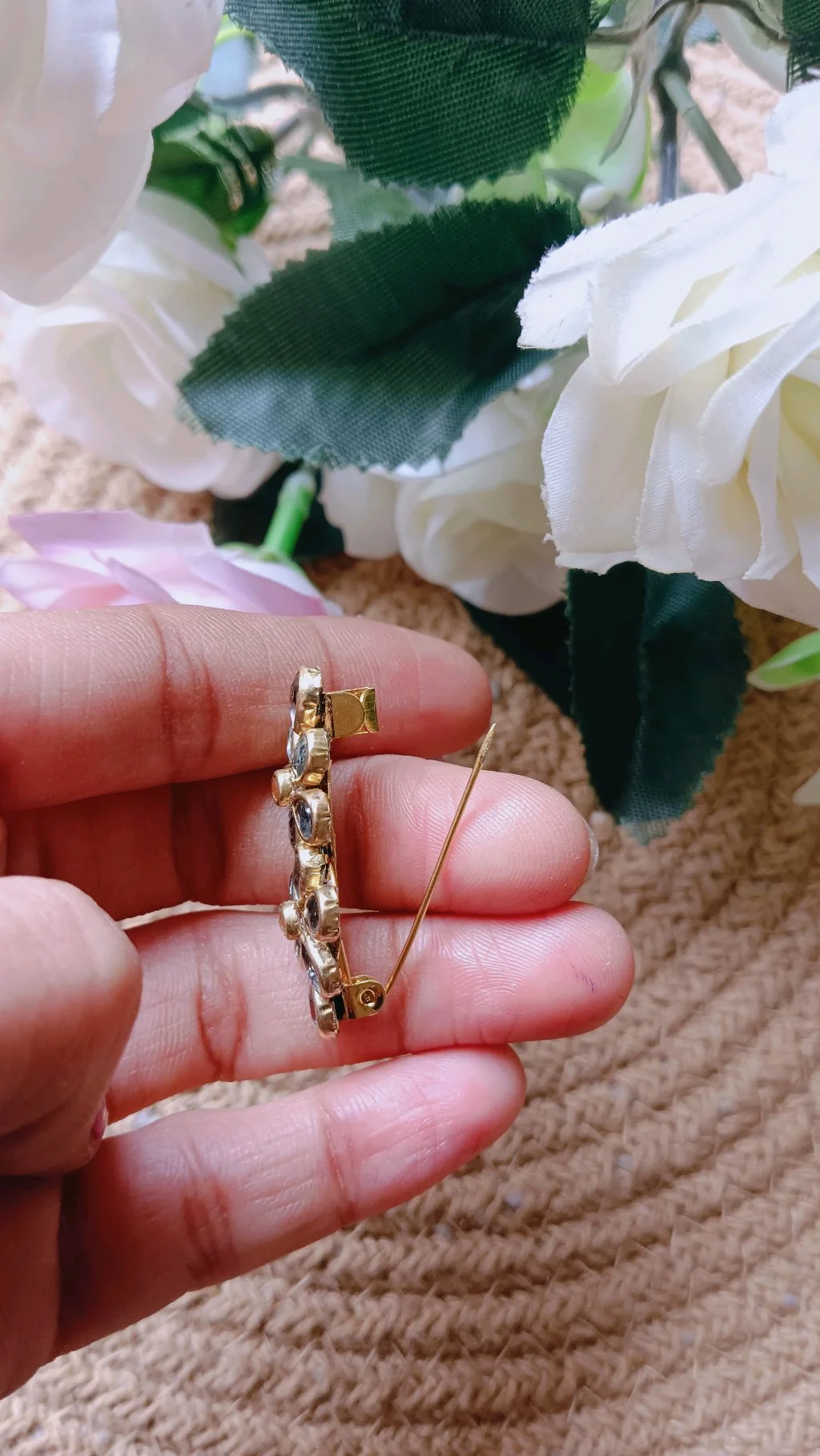 Gold Tone Floral Kundan Saree Brooch Pin thumbnail 3