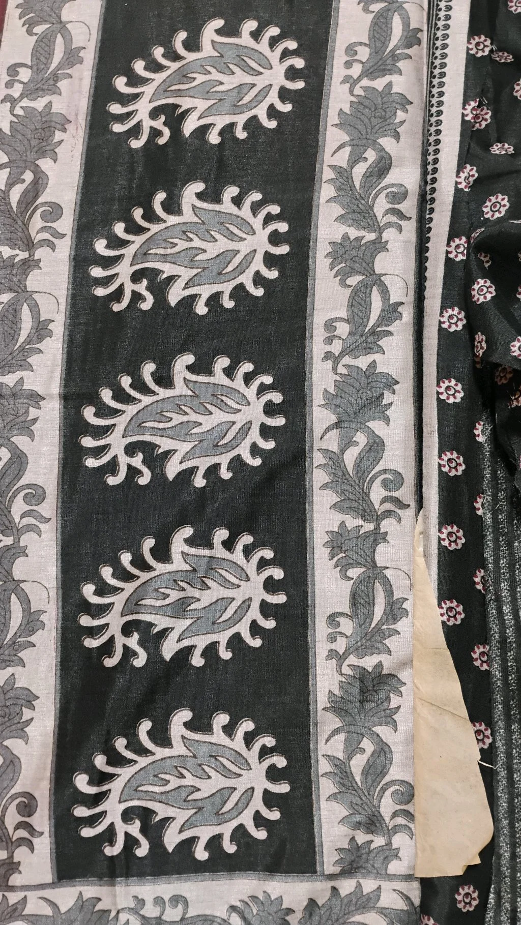Maheshwari Silk Maroon Floral Print Saree with Grey Border thumbnail 5