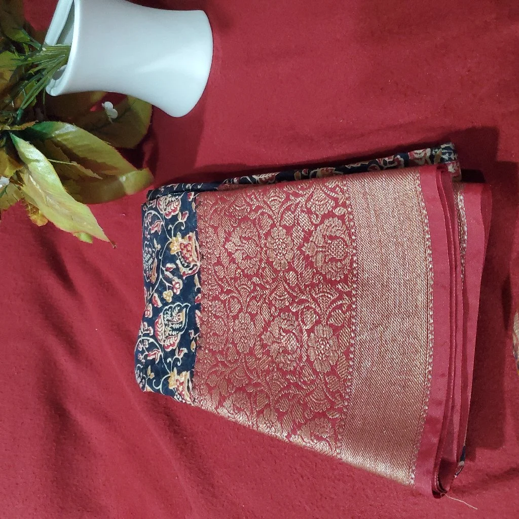 Dark Navy బ్లూ Like Dark Ash Colour With Maroon Boarder Chandheri Premium CottonSilk Blend Saree with Kalamkari Print Blouse Piece thumbnail 2