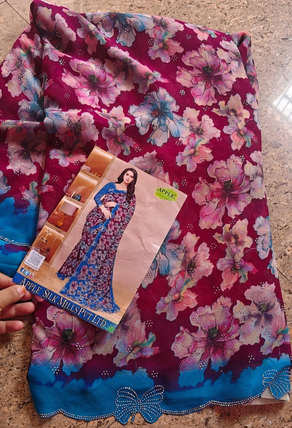 Apple Brand Magenta Floral Printed Saree with Embellished Teal Border thumbnail 2