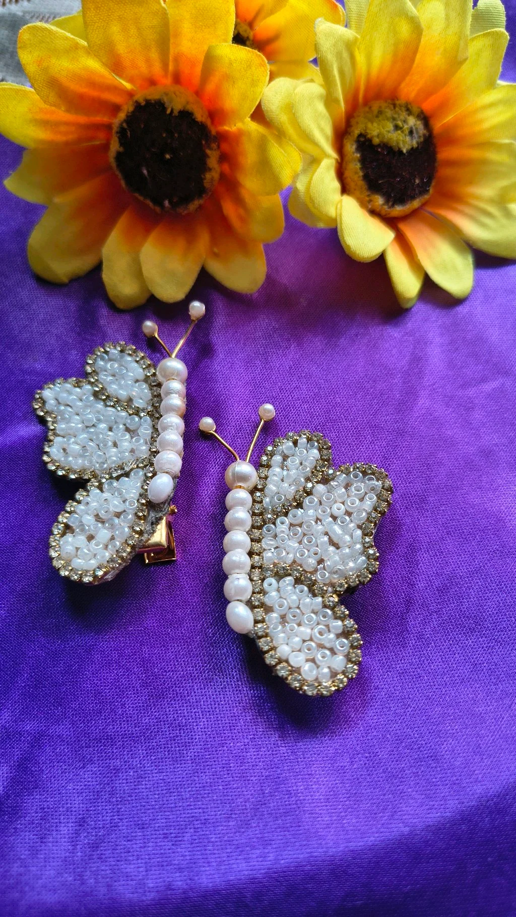 White Pearl Beaded Butterfly Hair Clips Set thumbnail 3