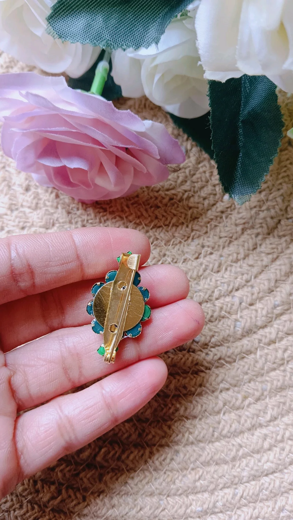 Green Floral Stone Saree Brooch Pin thumbnail 2