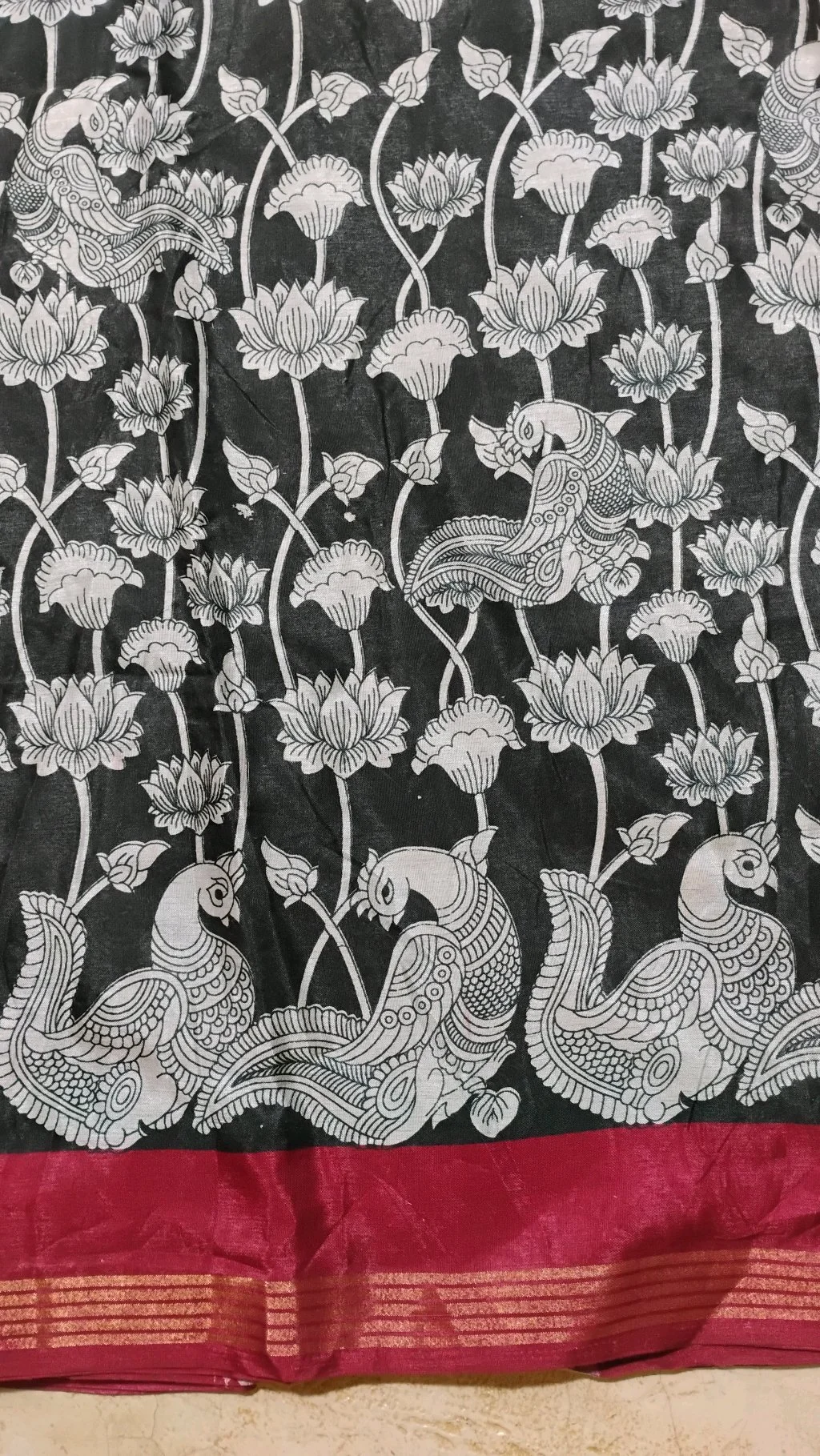 Maheshwari Silk Sarees,Black Silver Floral Print Saree with Maroon Border thumbnail 3