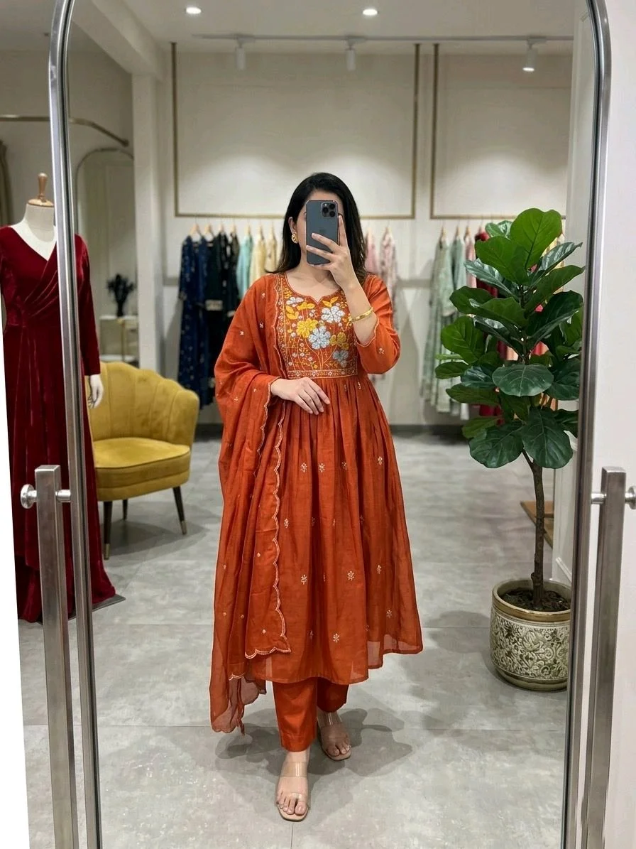 Sift Mul Chendari Suit Set with Dupatta 3