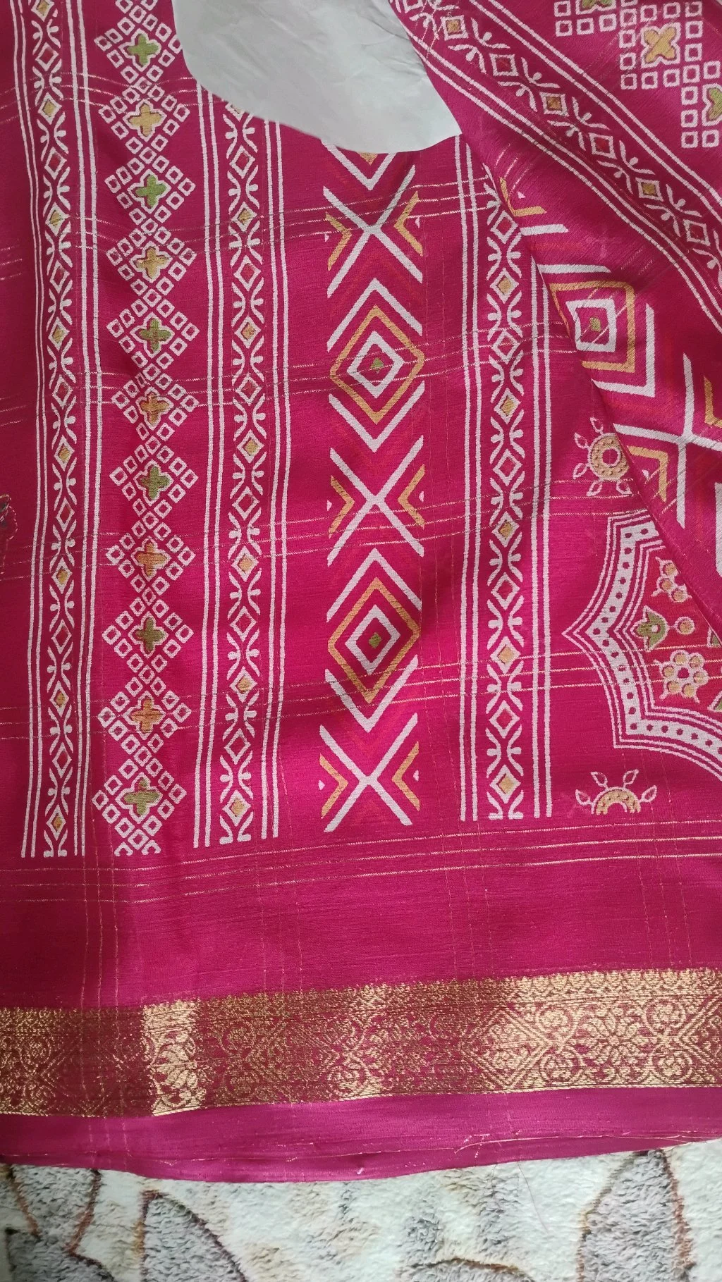 Pink Silk Blend Saree with Gold Checkered Pattern and Zari Border thumbnail 5