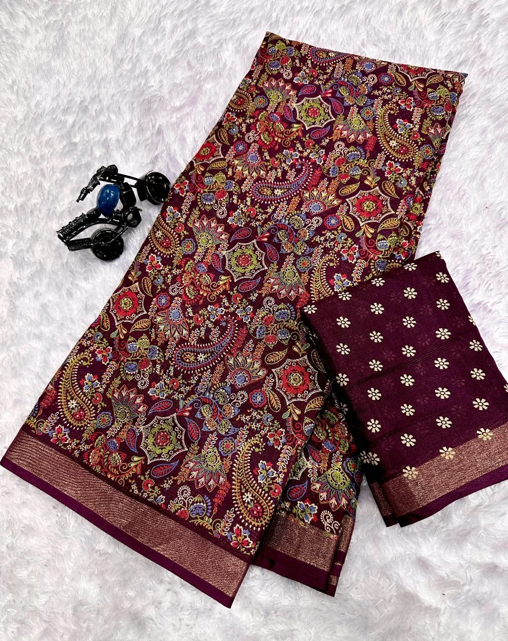 Deep Pink Paisley Floral Print Saree with Zari Border 7