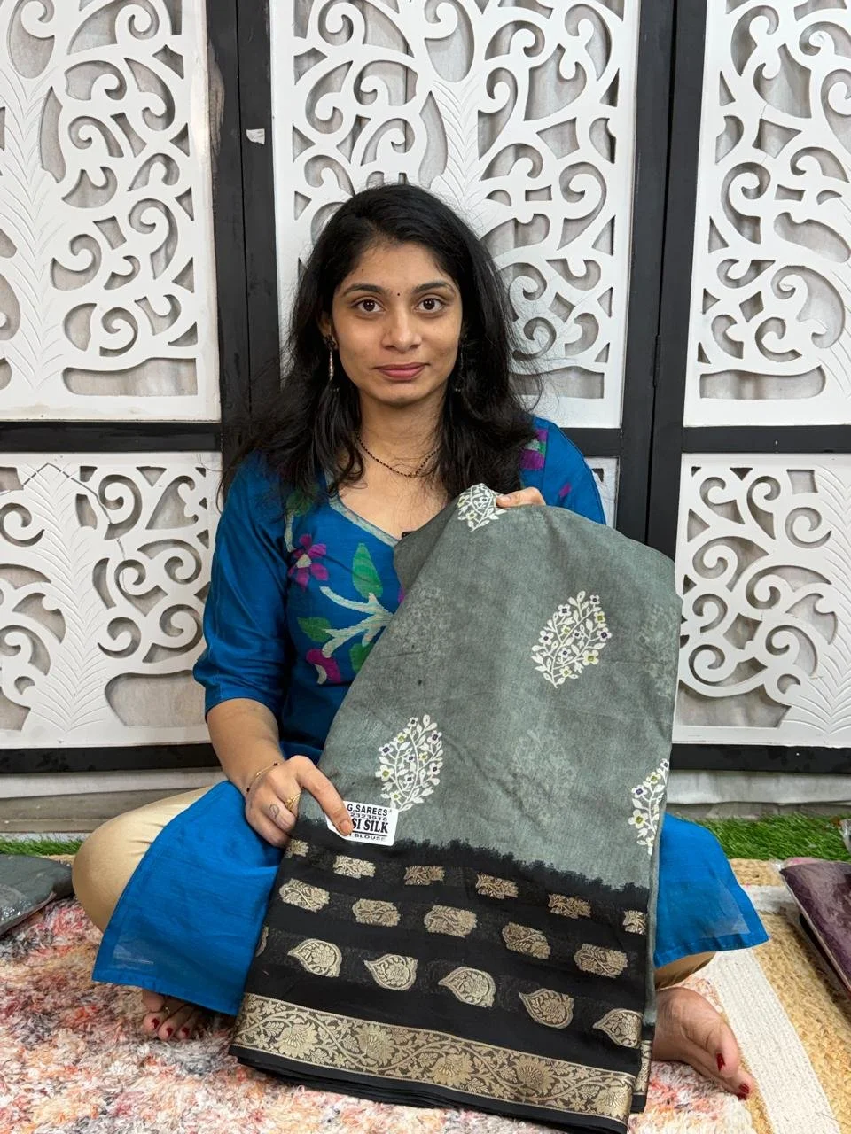 Pink and Maroon Silk Blend Saree with Zari Border 4