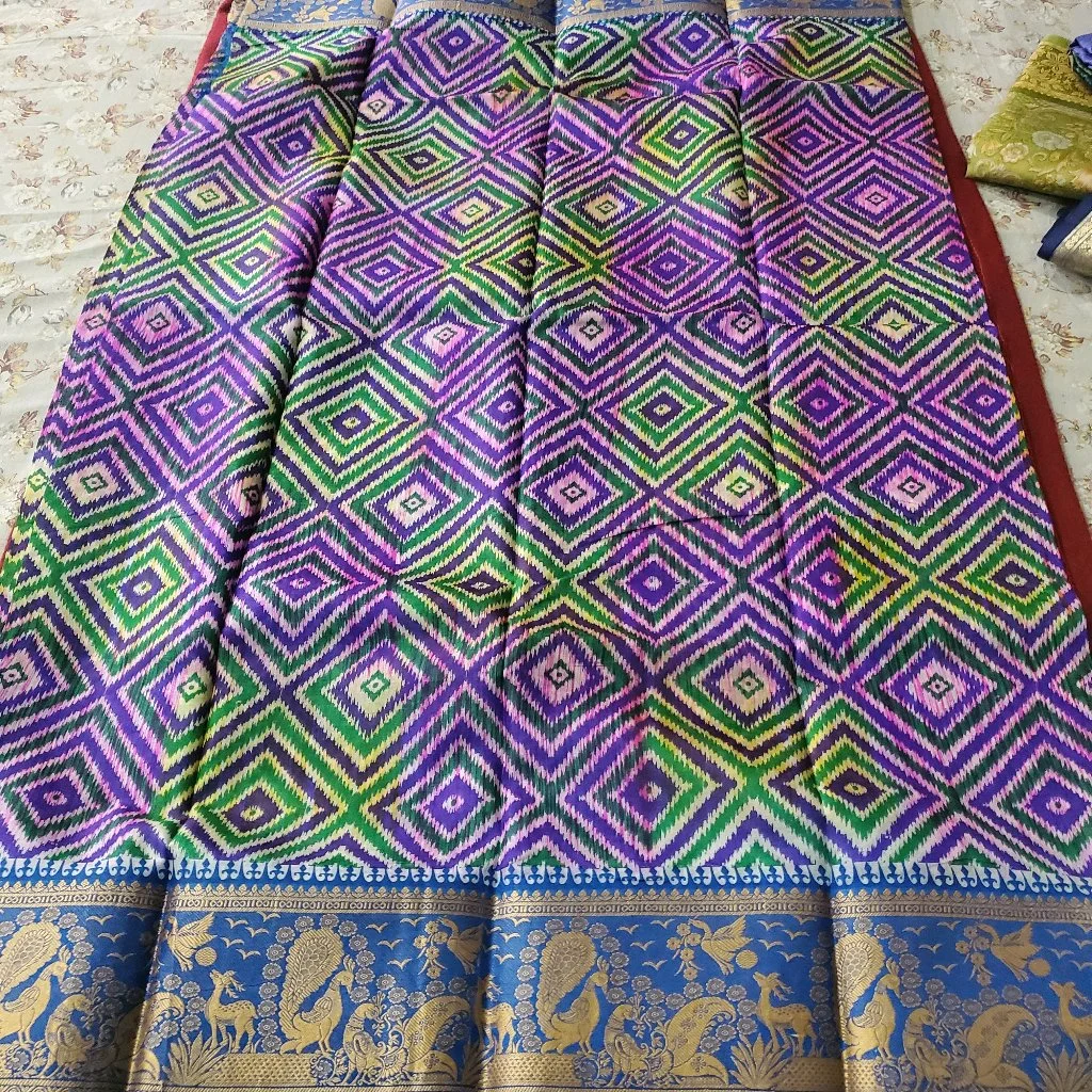 Geometric Ikat Pattern Saree with Blue Peacock Thread Border thumbnail 2