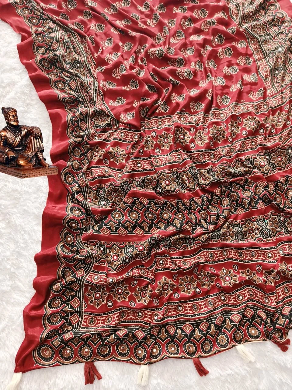 Kasturi Crrpe Sarees thumbnail 3