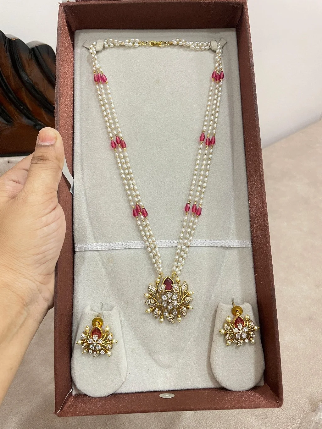 Pearl and Green Stone Traditional Necklace Set - Variant 2