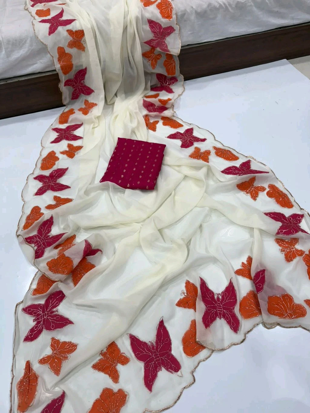 Star Georgett Saree with Butterfly Applique 5