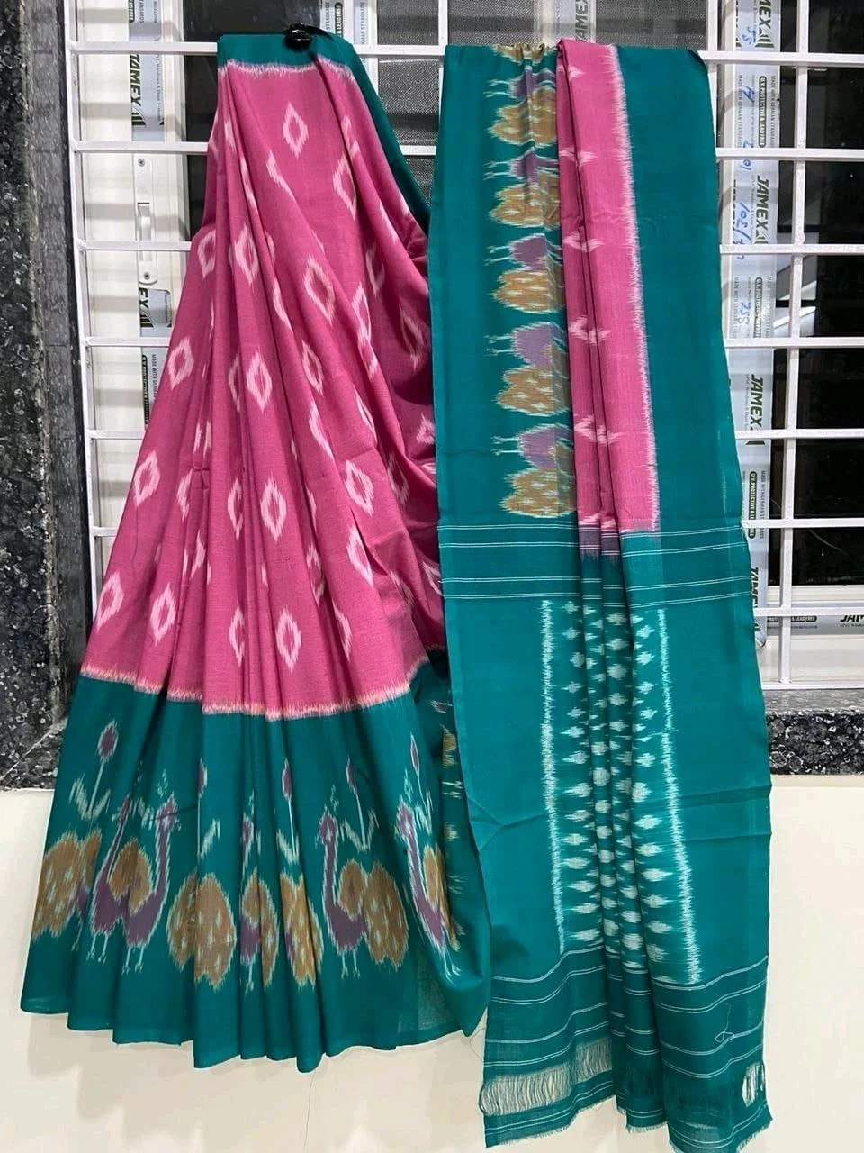 Lenin Ikat Cotton Saree thumbnail 4
