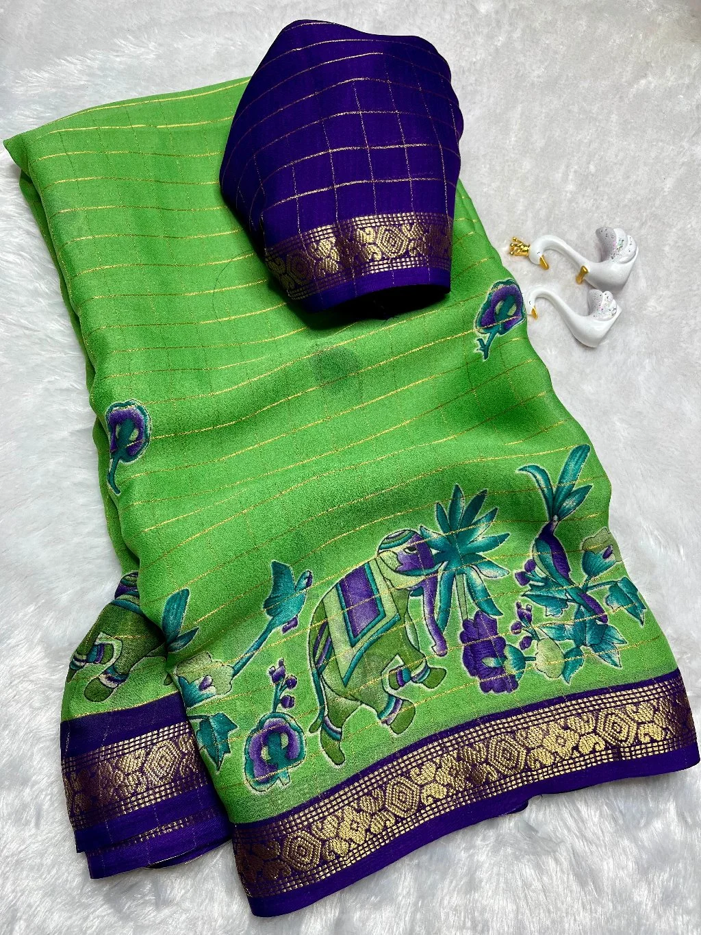 Crepe Silk Saree With Zari Border With Contrast Blouse thumbnail 4