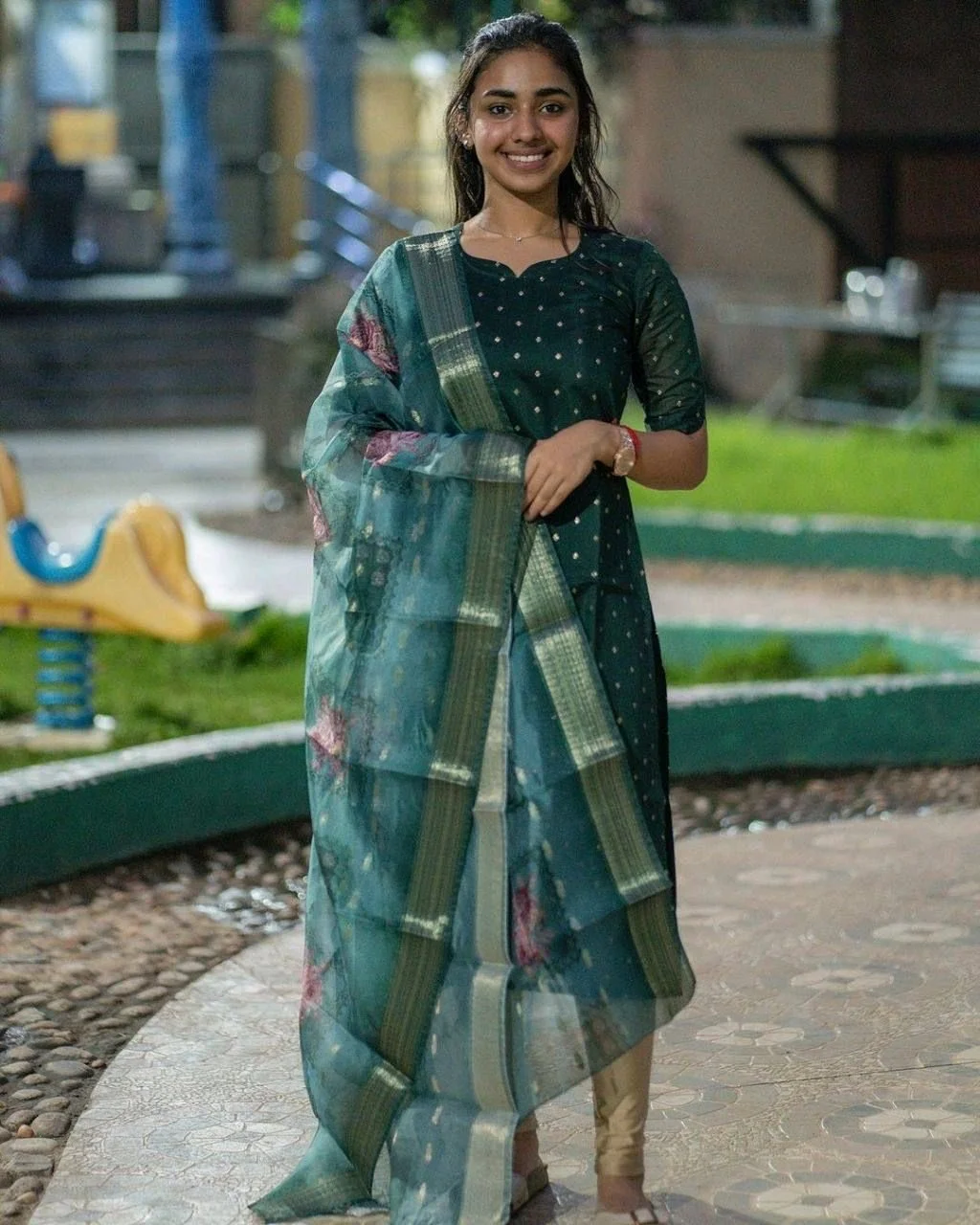 Chanderi Cotton Kurti Set with Floral Organza Dupatta thumbnail 5