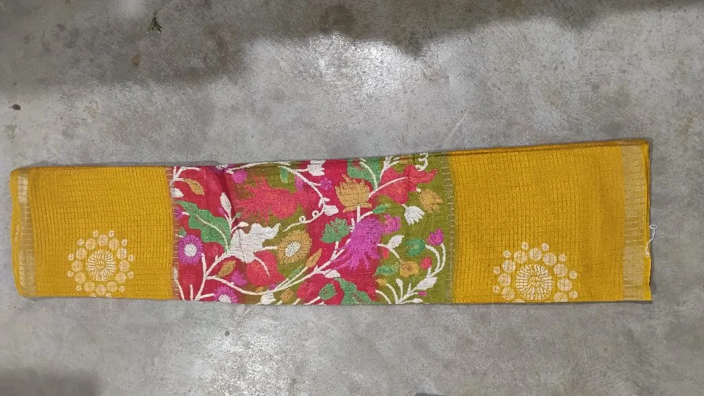 Crepe Silk Center Design Saree 3