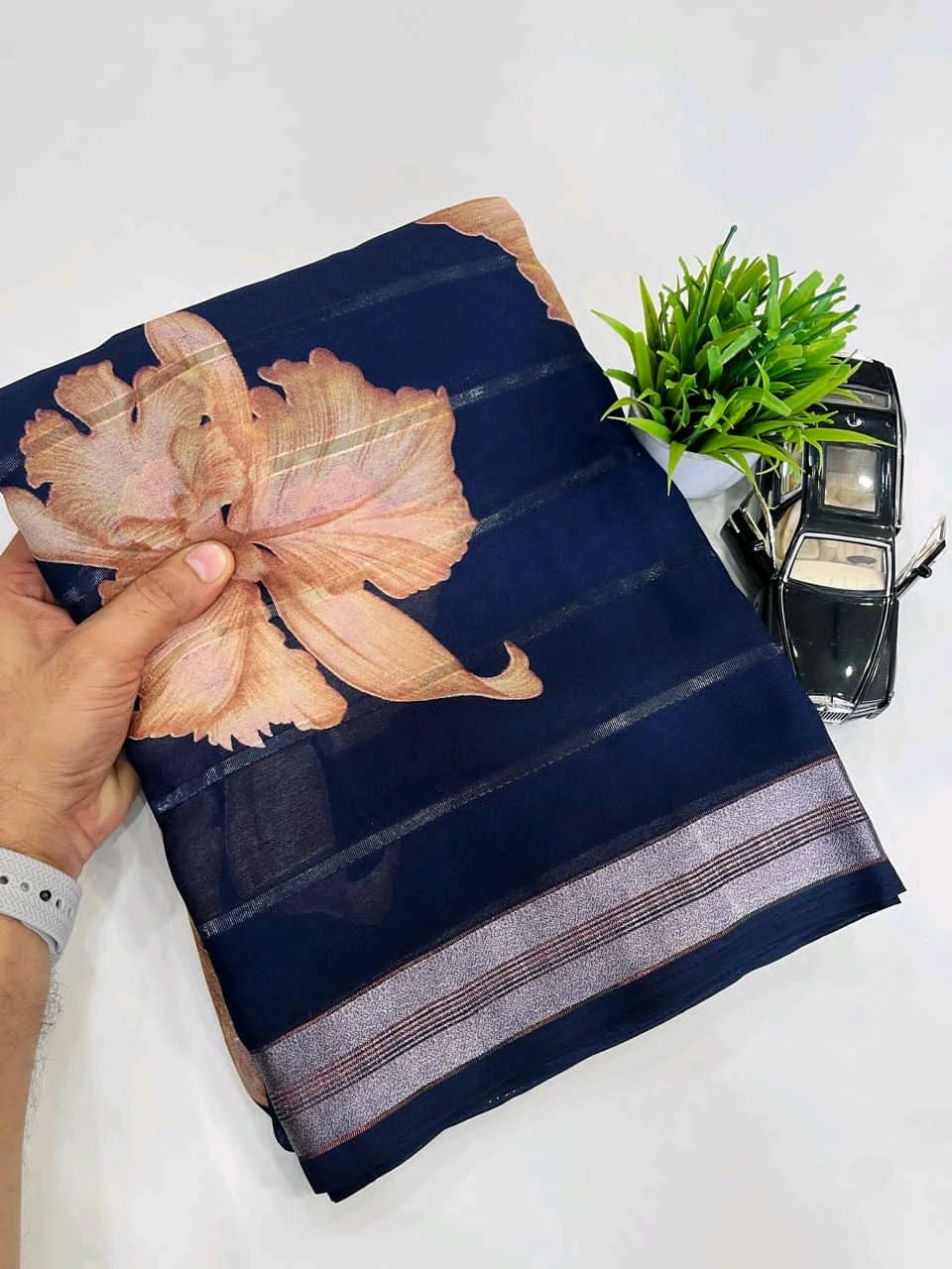 Heavy Georgette Saree thumbnail 2