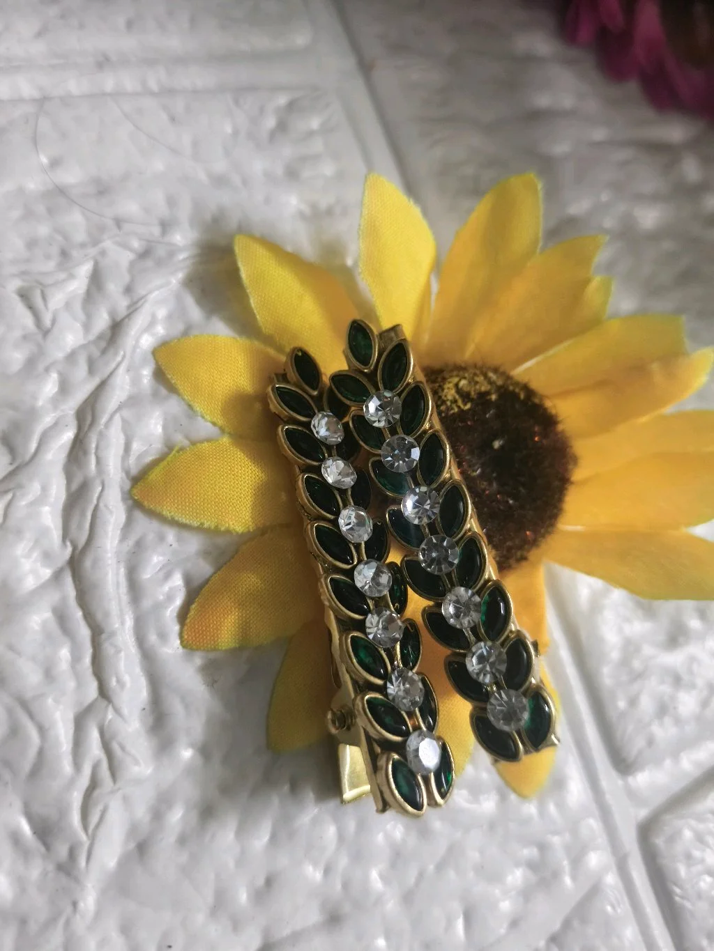 Gold Toned Green Leaf Crystal Hair Clips thumbnail 1