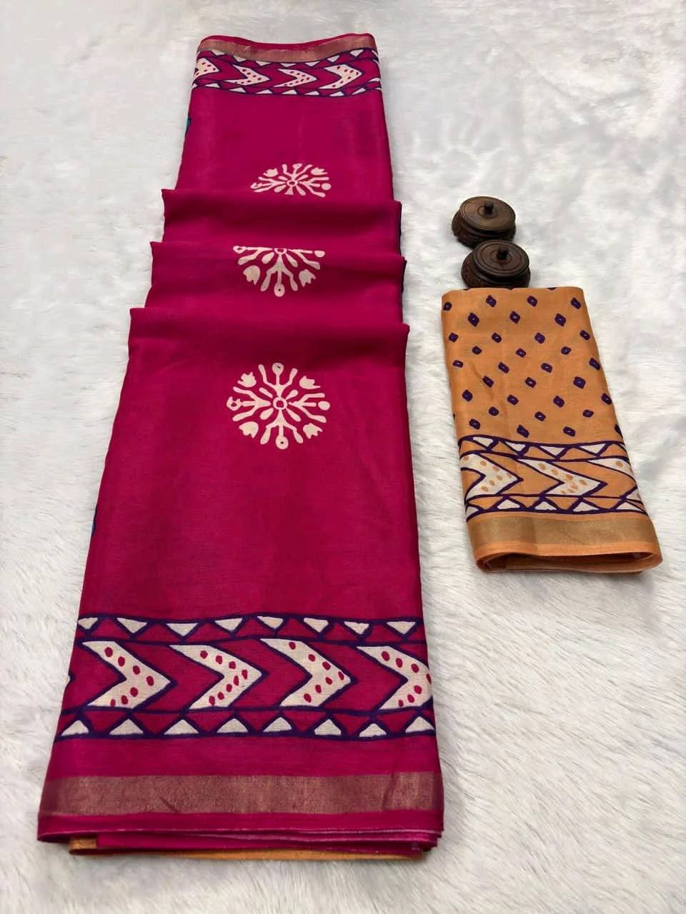 Soft Mul Mul Cotton Saree with Contrast Blouse Piece thumbnail 4