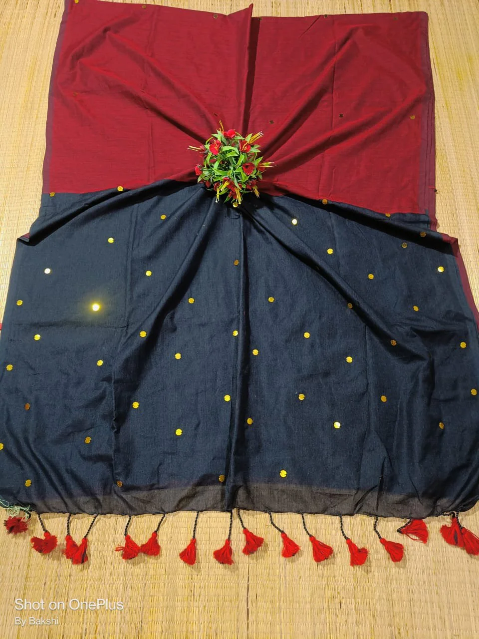 Two-Tone Saree with Golden Dots and Tassels thumbnail 4