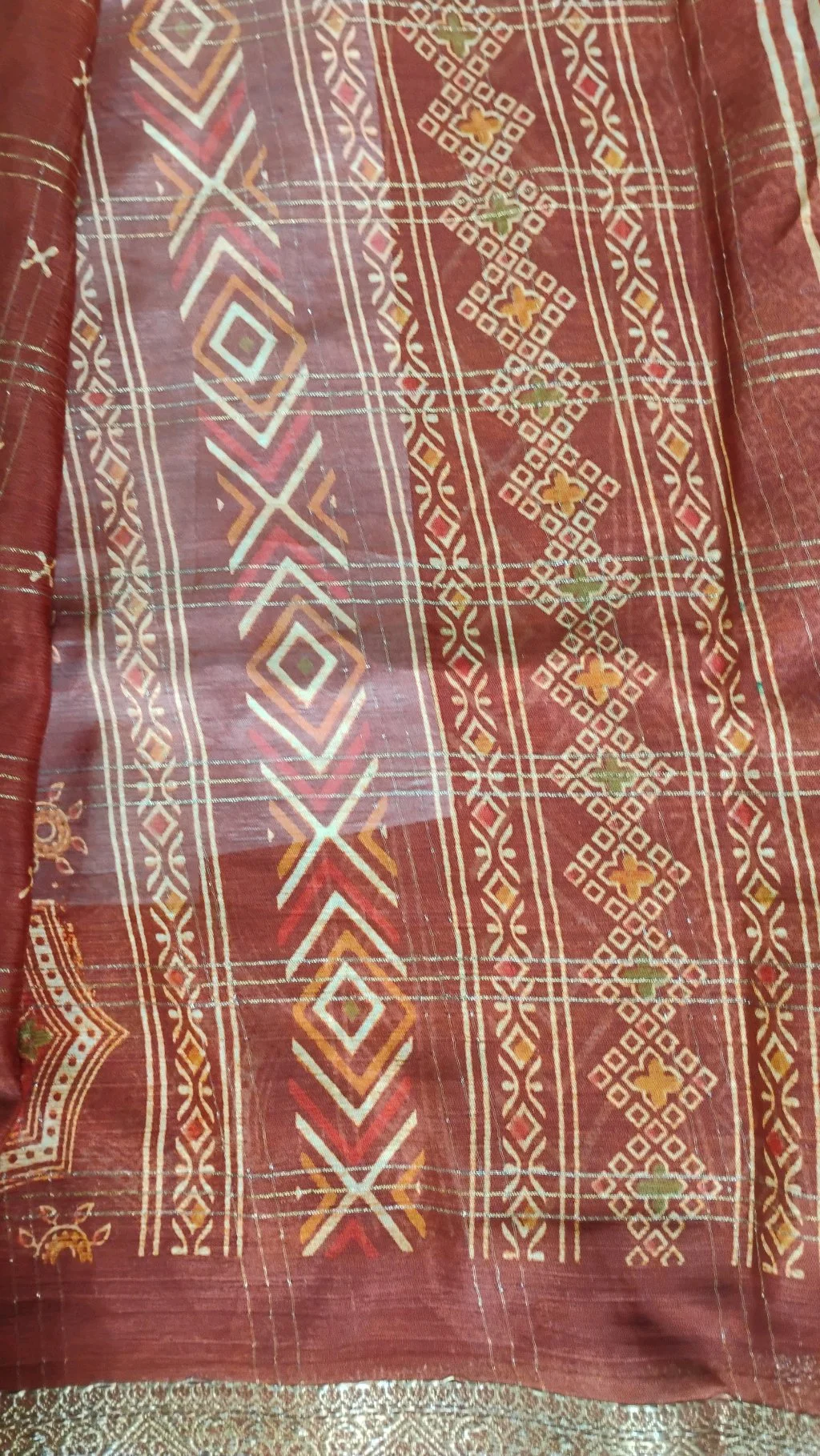 Red Silk Blend Saree with Gold Checkered Pattern thumbnail 5
