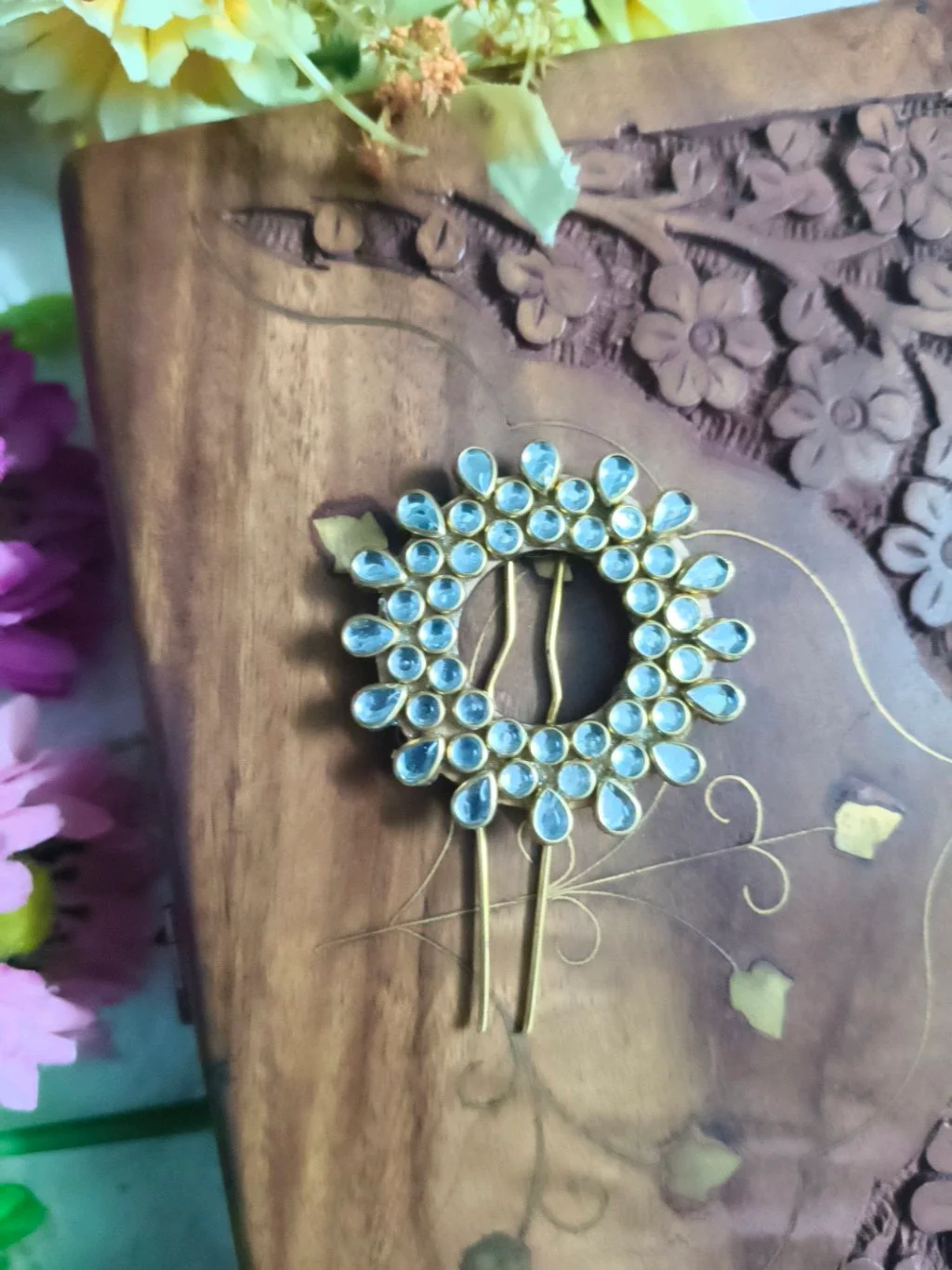 White Crystal Floral Hair Pin with Gold Base thumbnail 1