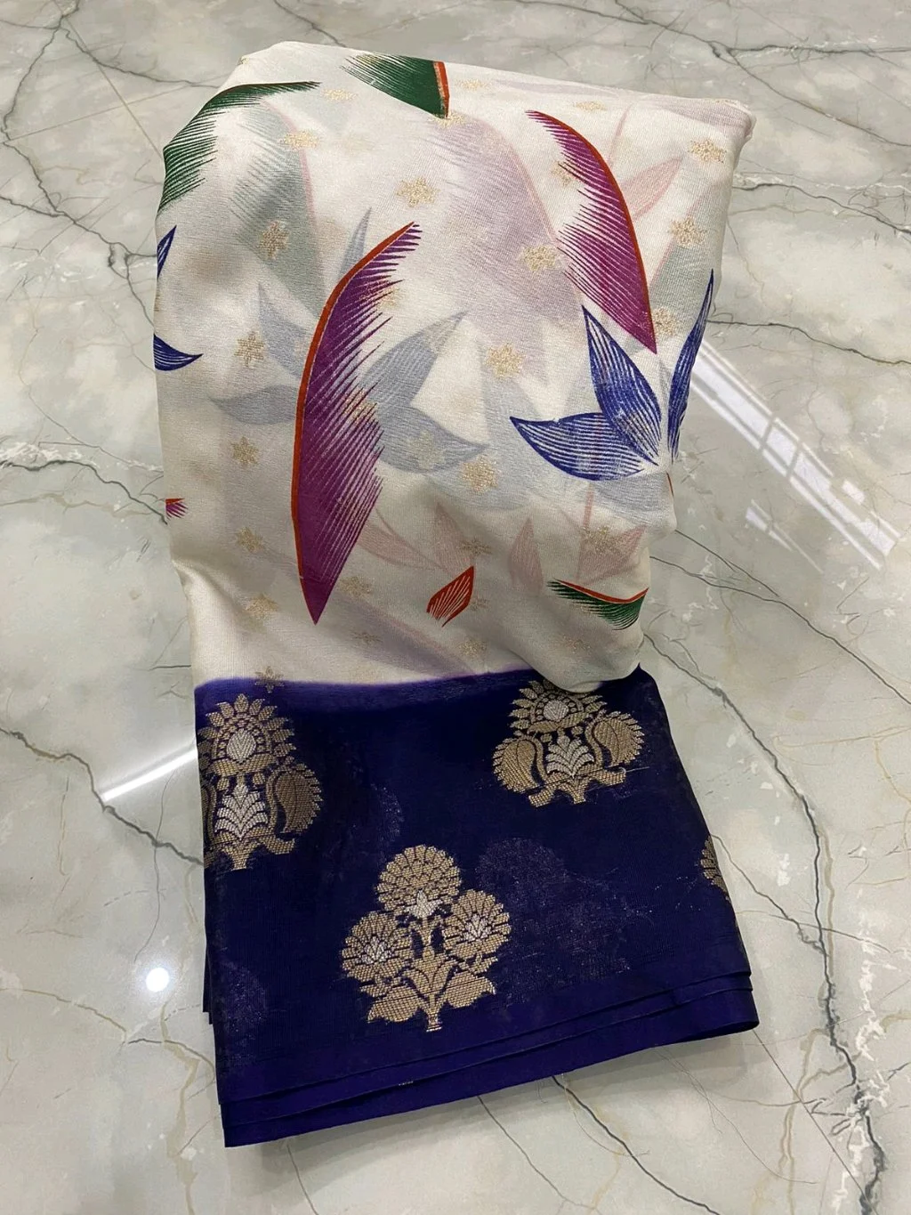 White Banarasi Printed Saree with Green Zari Border 7