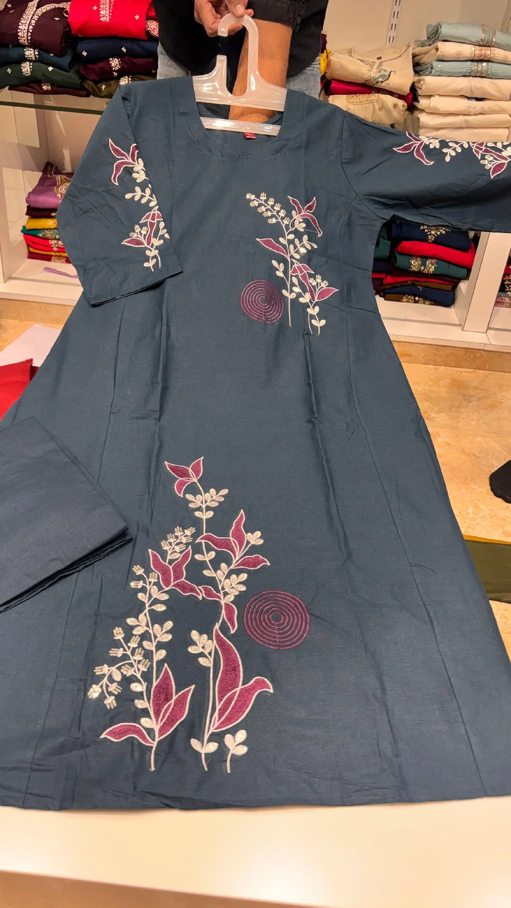 Dabbu Cotton Embroidered Floral Kurta Set thumbnail 5