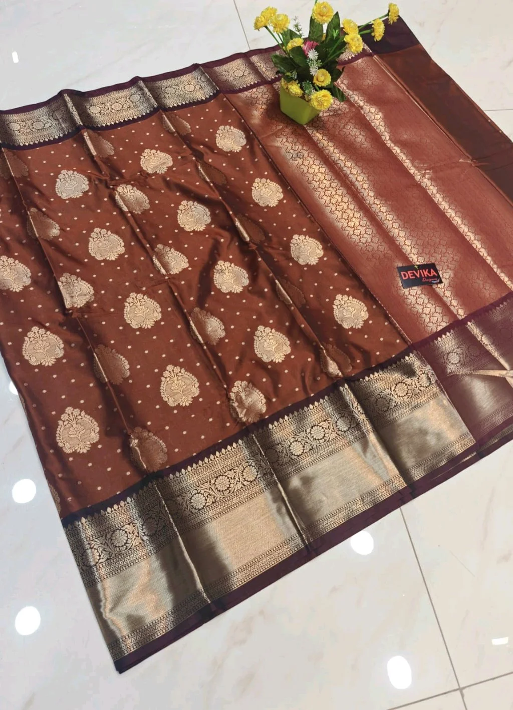 Kanjivaram Soft Pattu Saree with Green Gold Zari Border 8