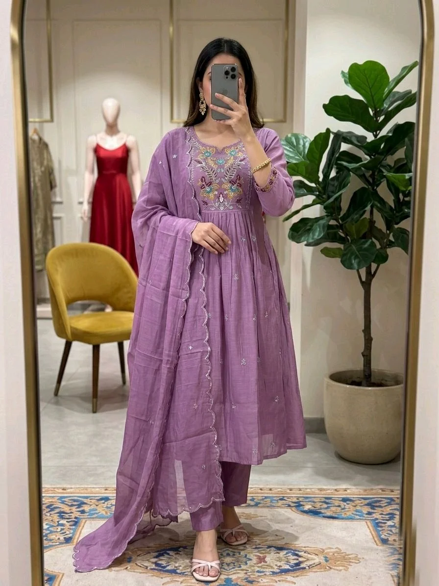 Sift Mul Chendari Suit Set with Dupatta 4