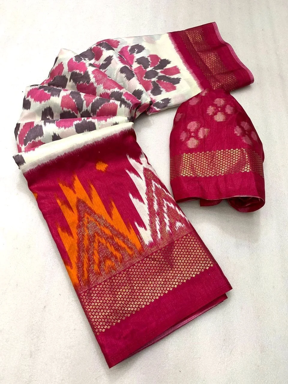 Crepe Silk Ikat Saree with Zari Border and Blouse thumbnail 4