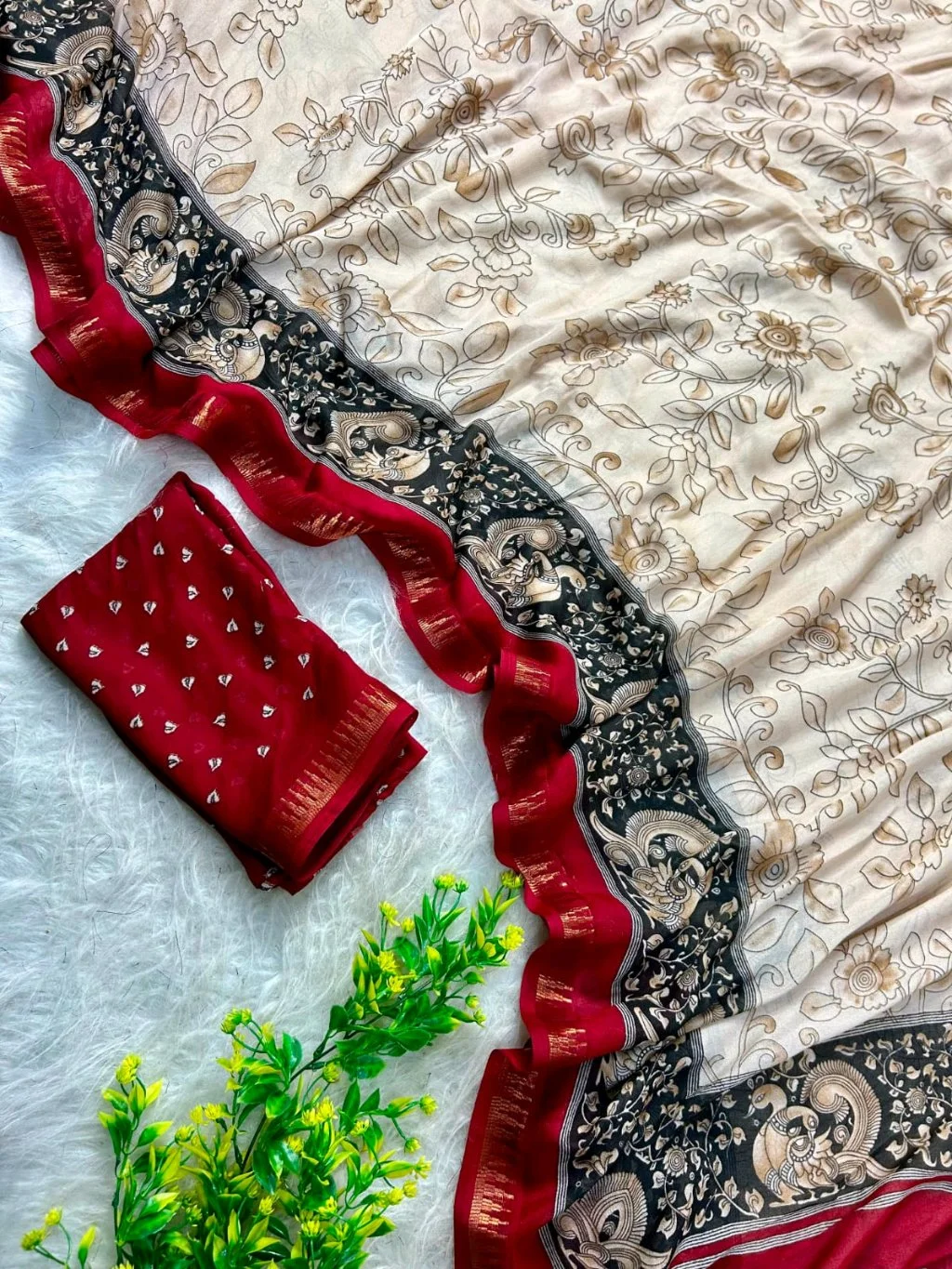 Cream Kalamkari Print Saree with Red Border thumbnail 2