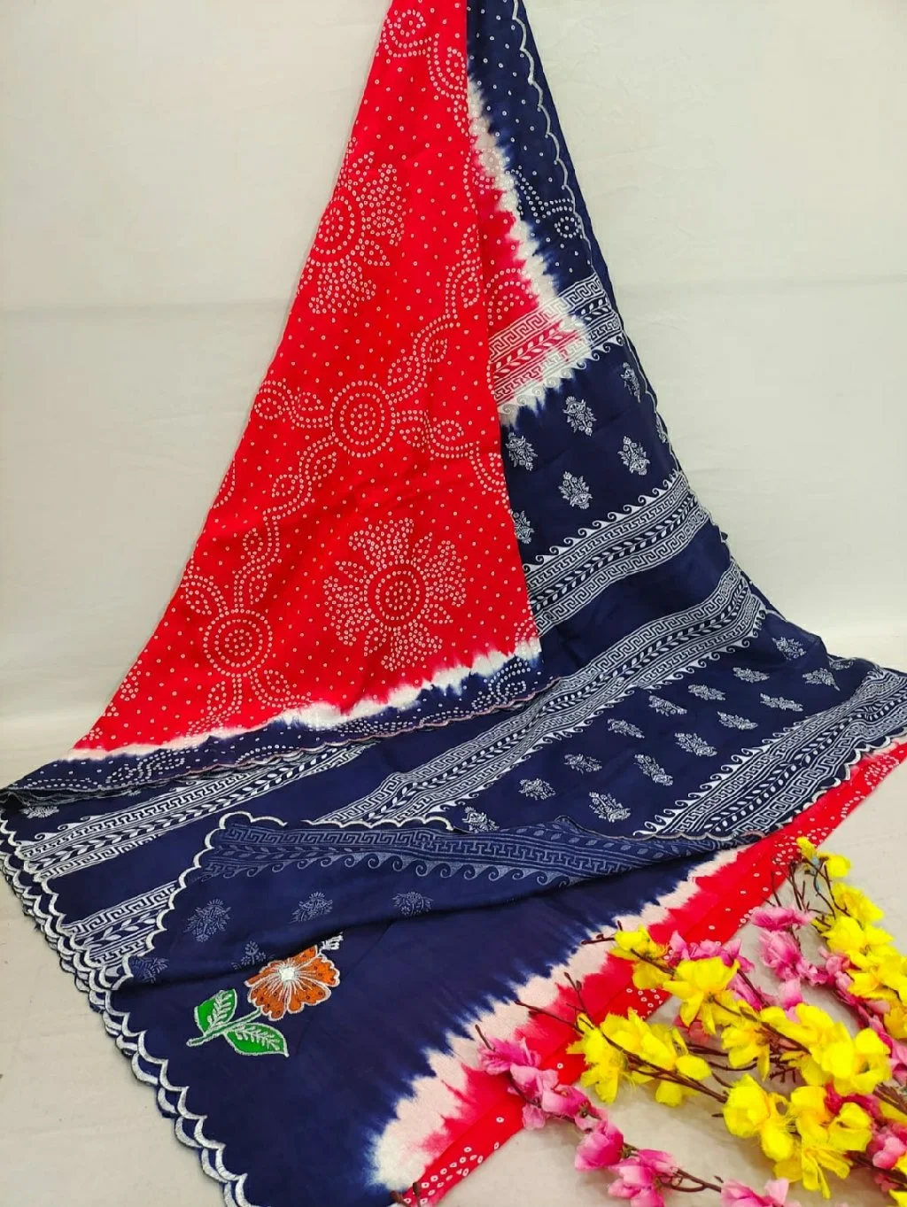 Mangalagiri Pattu Saree Bhandani Print, Scalup Border, Embroidery Flower On Blouse thumbnail 1