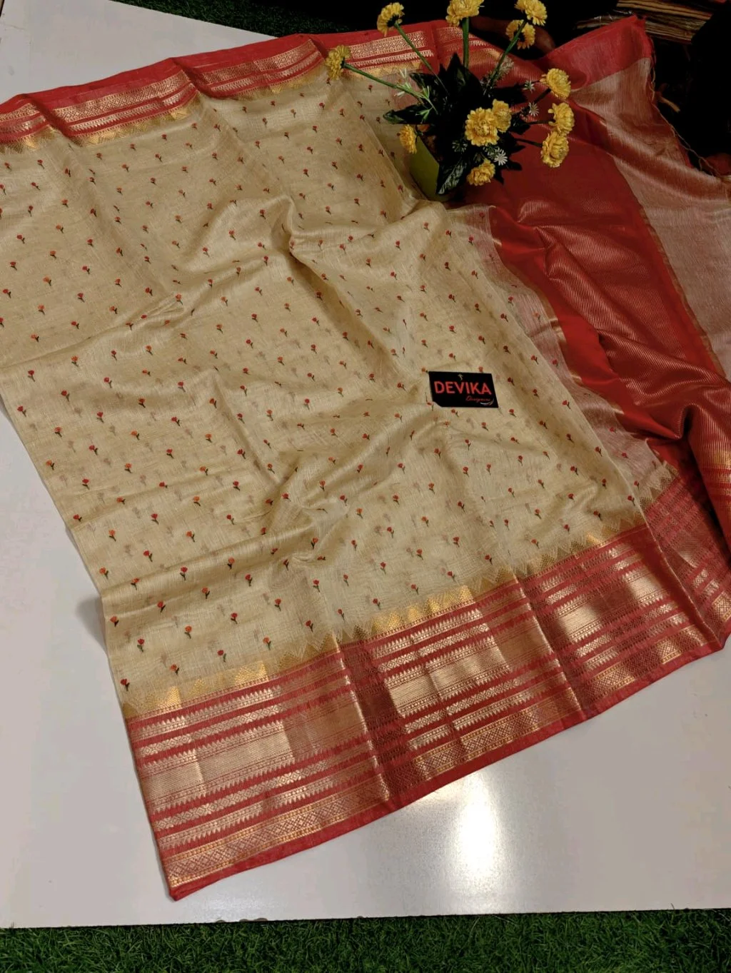 Beige Silk Blend Saree with Pink Zari Border and Floral Motifs thumbnail 3