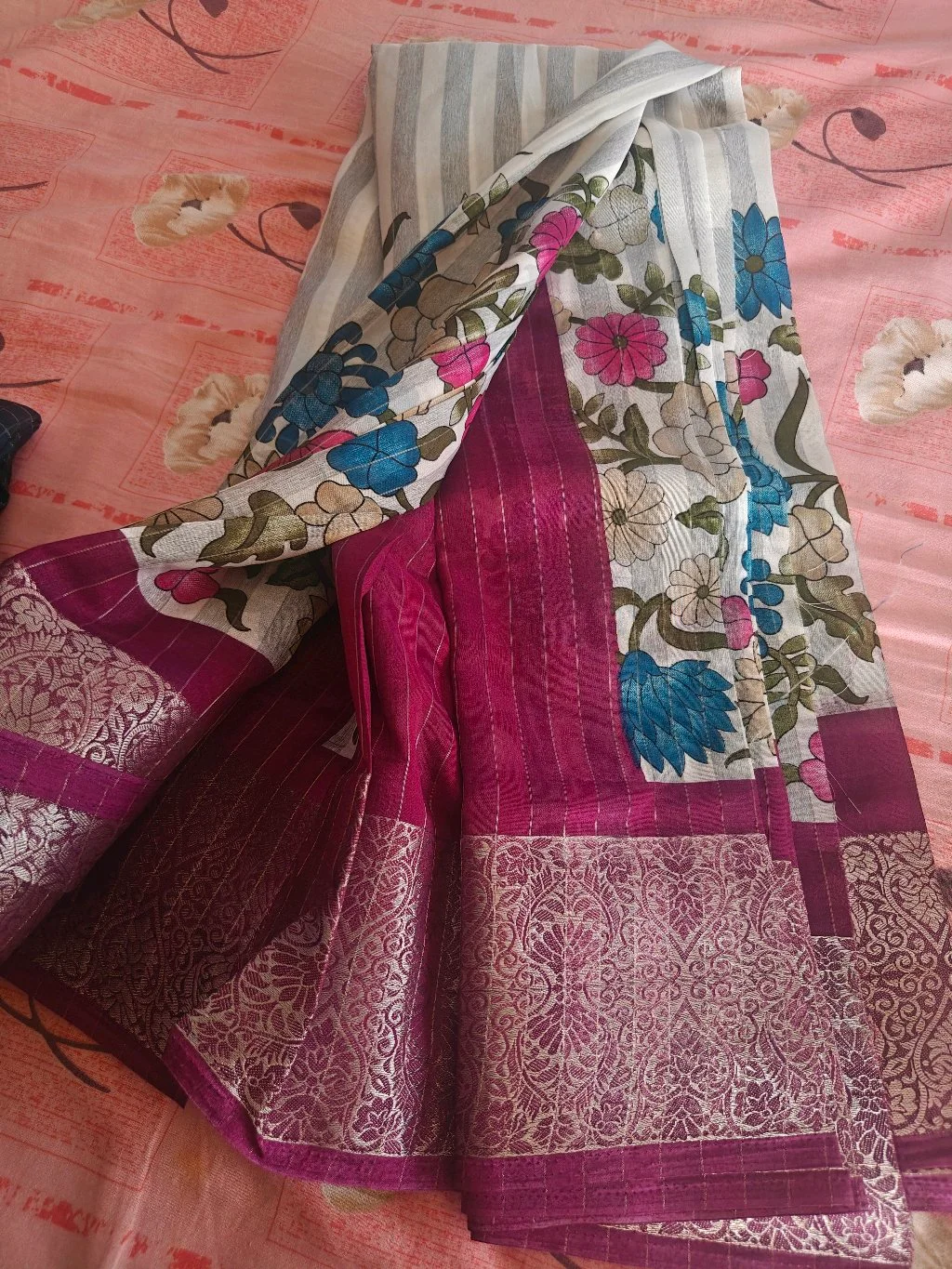 Striped Floral Printed Saree with Zari Border And Zali Stripes thumbnail 3
