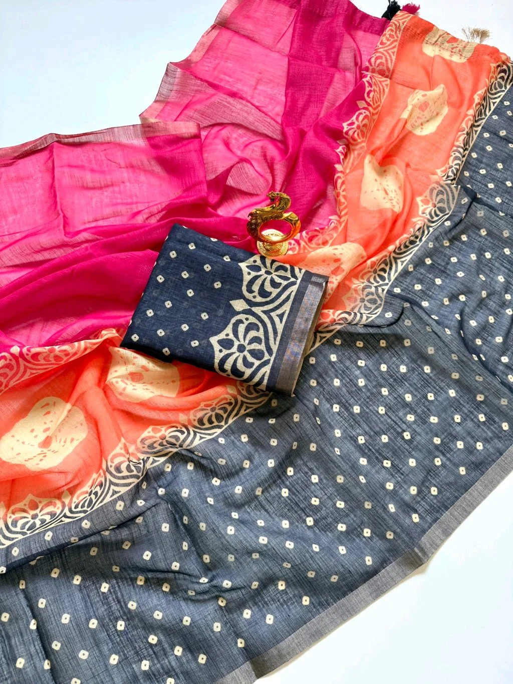 Linen Blend Cotton Saree with Dotted Pattern and Block Print Border thumbnail 2