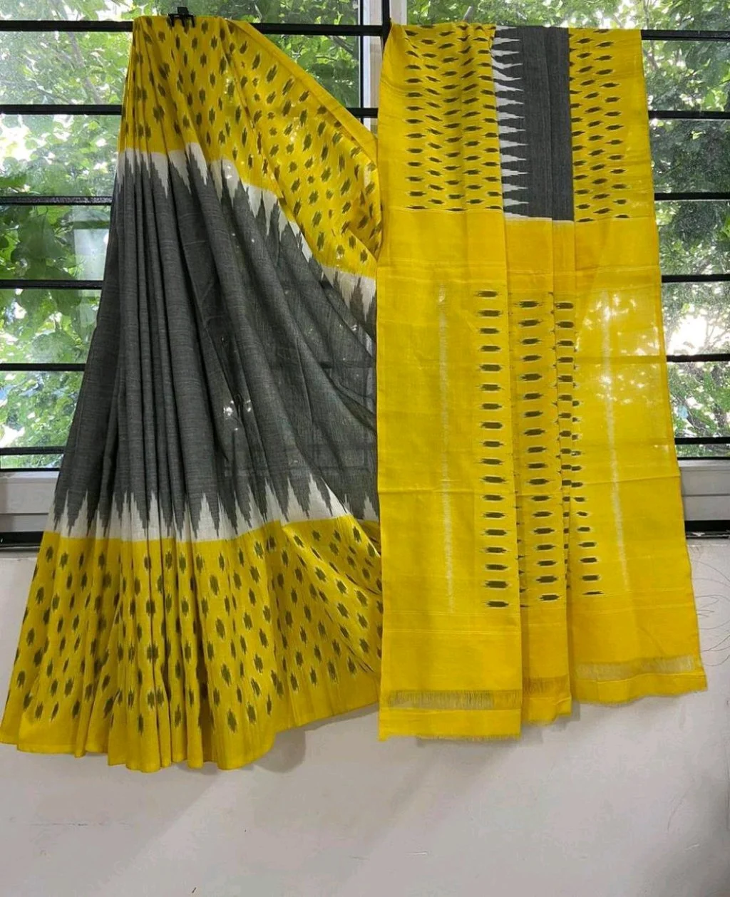 Lenin Ikat Cotton Saree thumbnail 3