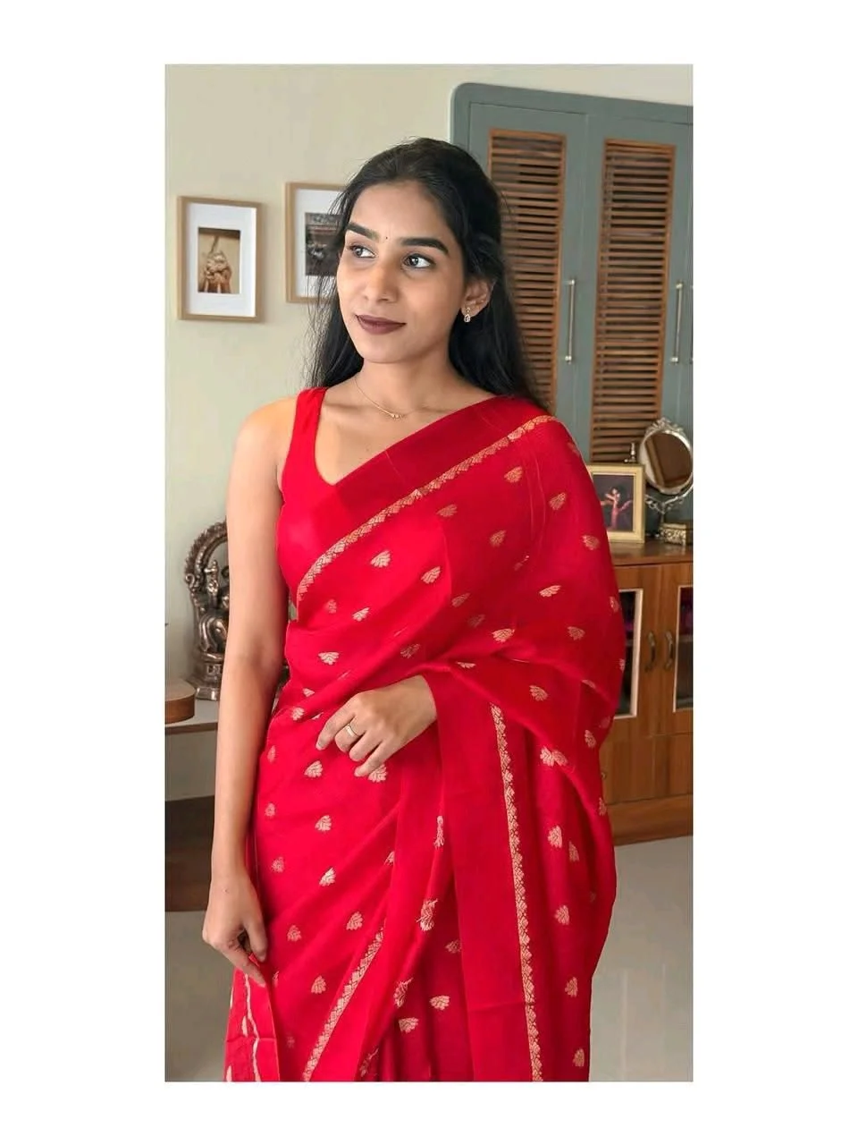Viscose Saree with Gold Zari Motifs and Border 5