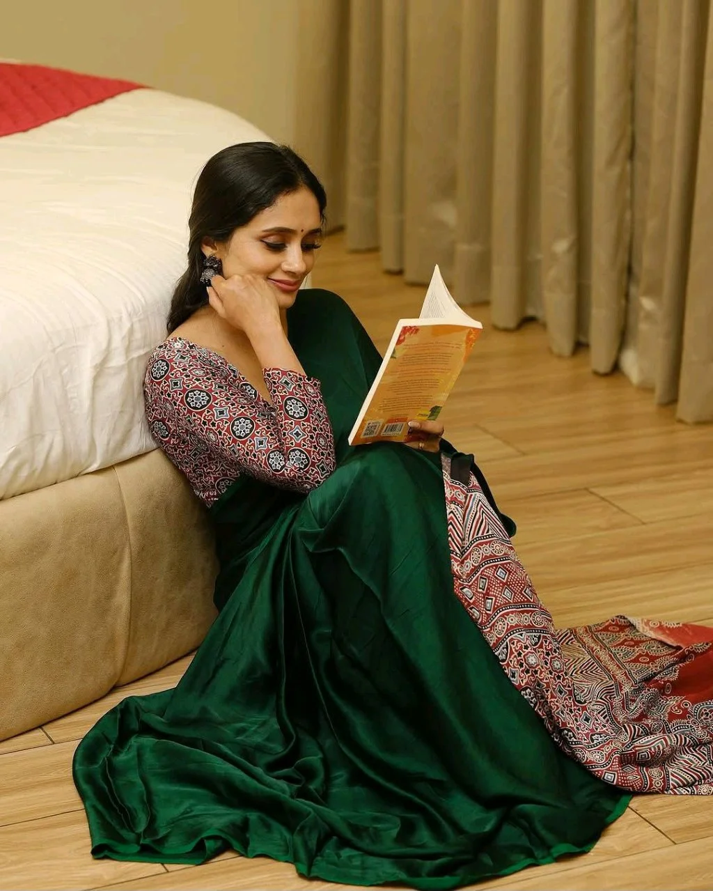 Dark Green Soft Silk Blend Saree 3