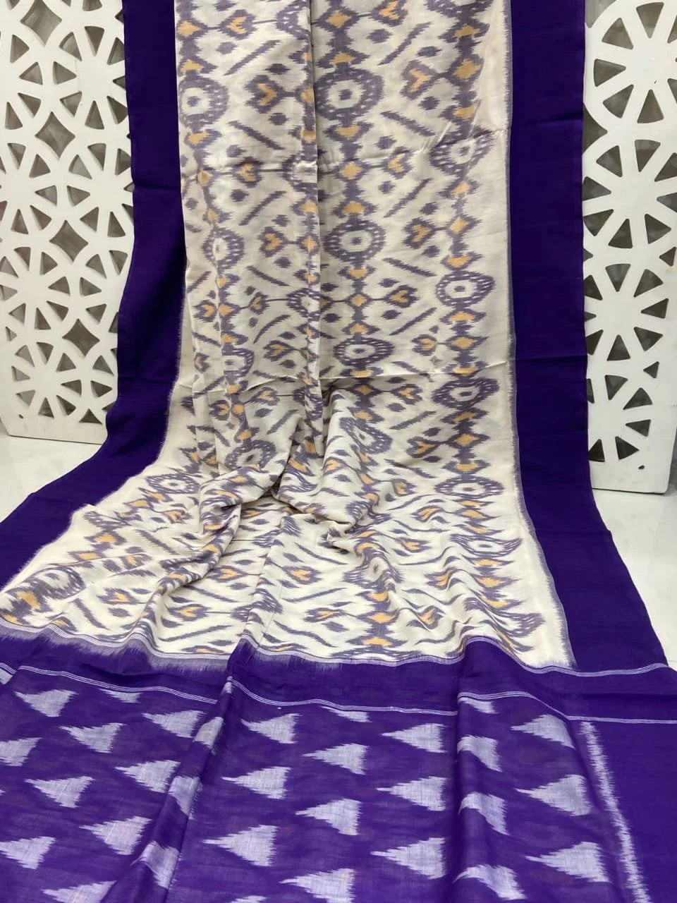 double ikkat cotton saree thumbnail 2