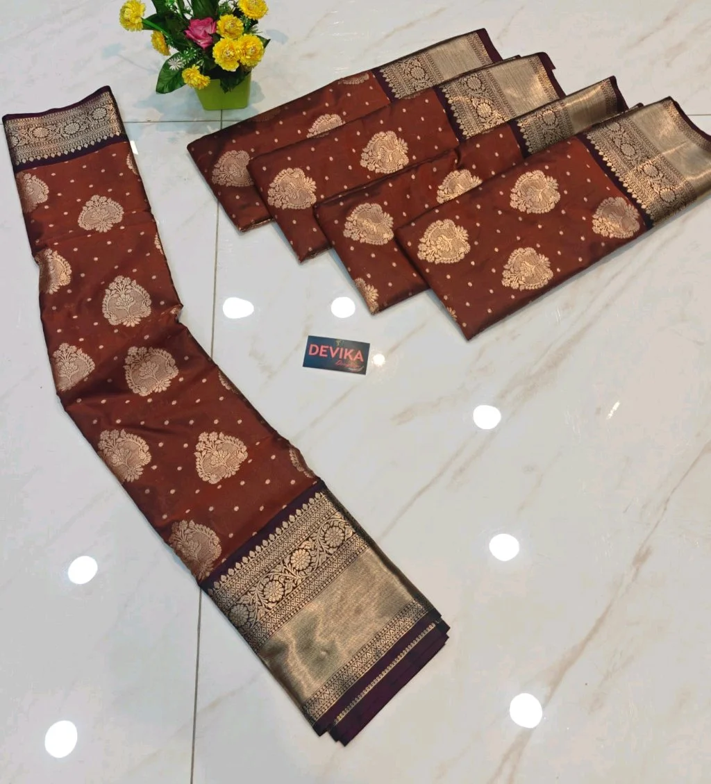 Kanjivaram Soft Pattu Saree with Green Gold Zari Border 6