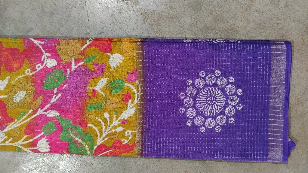 Crepe Silk Center Design Saree thumbnail 4