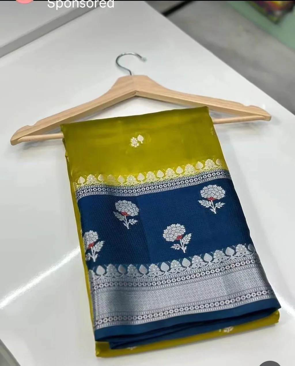 New ArrivalBanarasi handloom row mango silk SareeFabric row mango silk Meena Pattu border soft satan based premium quality Full body beautiful double zari buti meena weaving Gorgeous pallu design with brocade Blouse pice Premium quality superb sareeOffer price 1250/- FreeshipReady stock Book fast Hurry up thumbnail 1