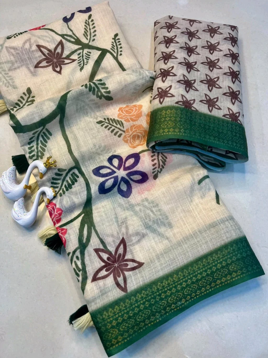 Floral Print Cotton Blend Saree with Tassels 2