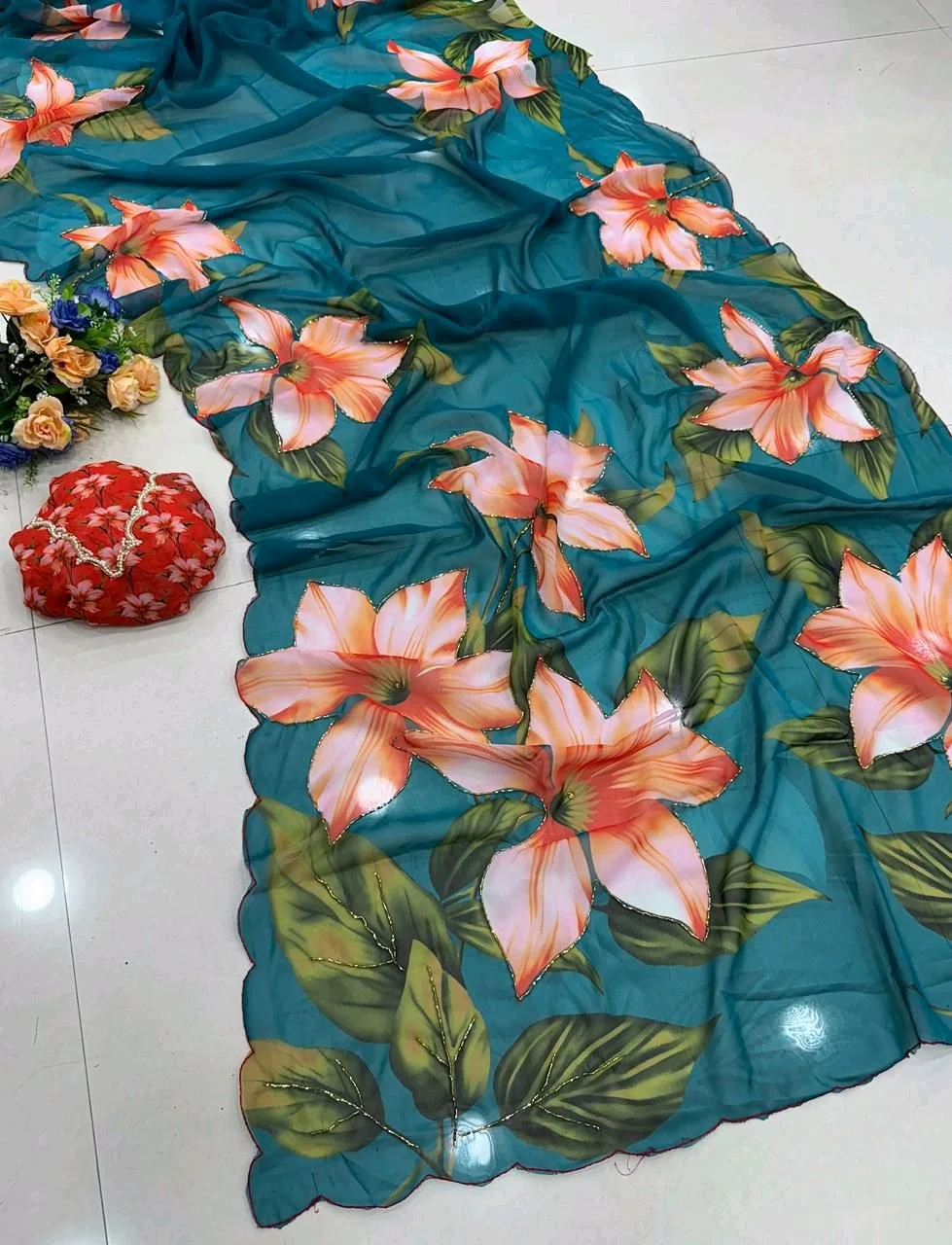 Floral Georgette Saree with Matching Blouse 4