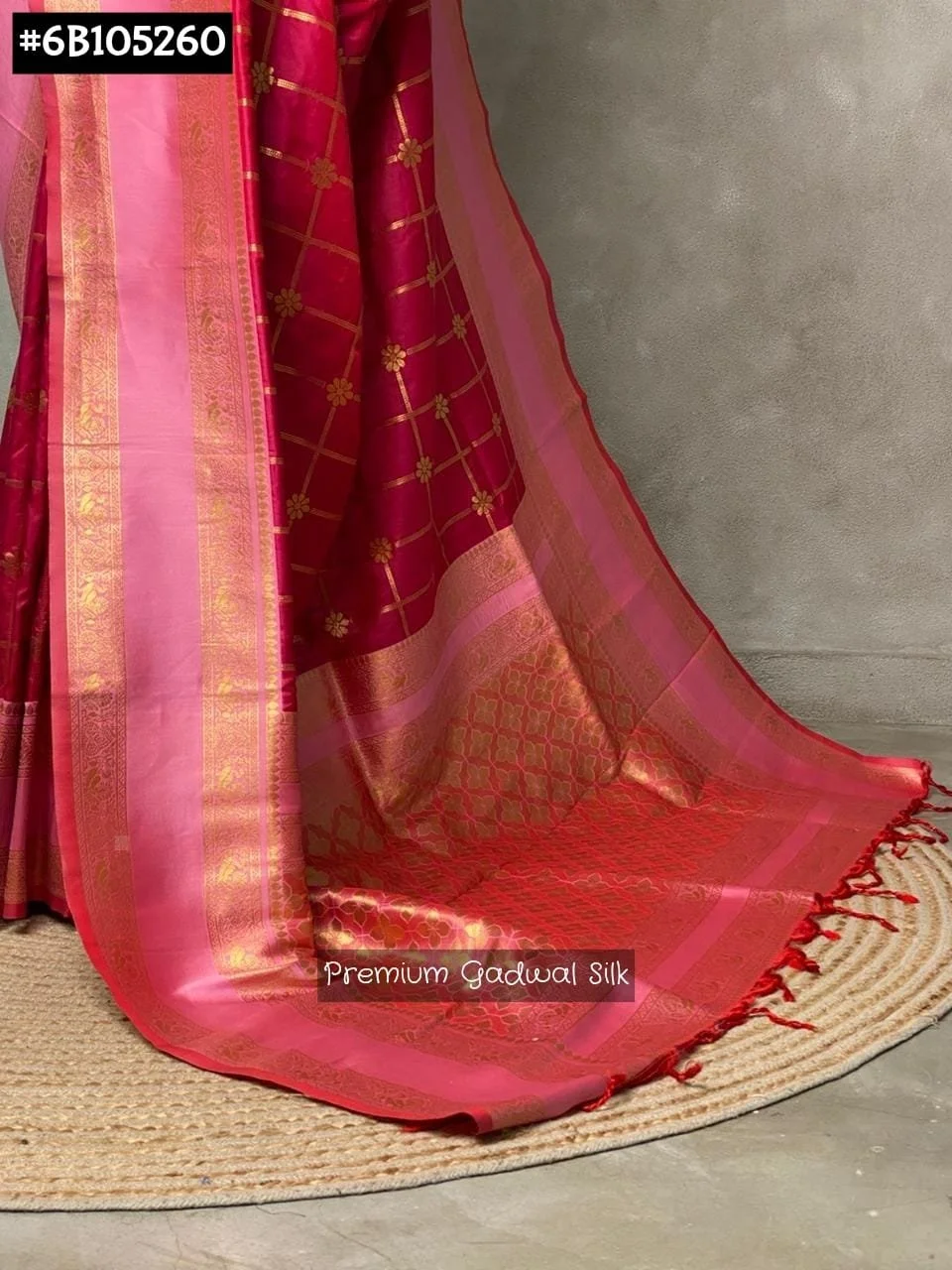 Premium Gadwal Silk Saree with Zari Checks and Contrast Pink Border 5