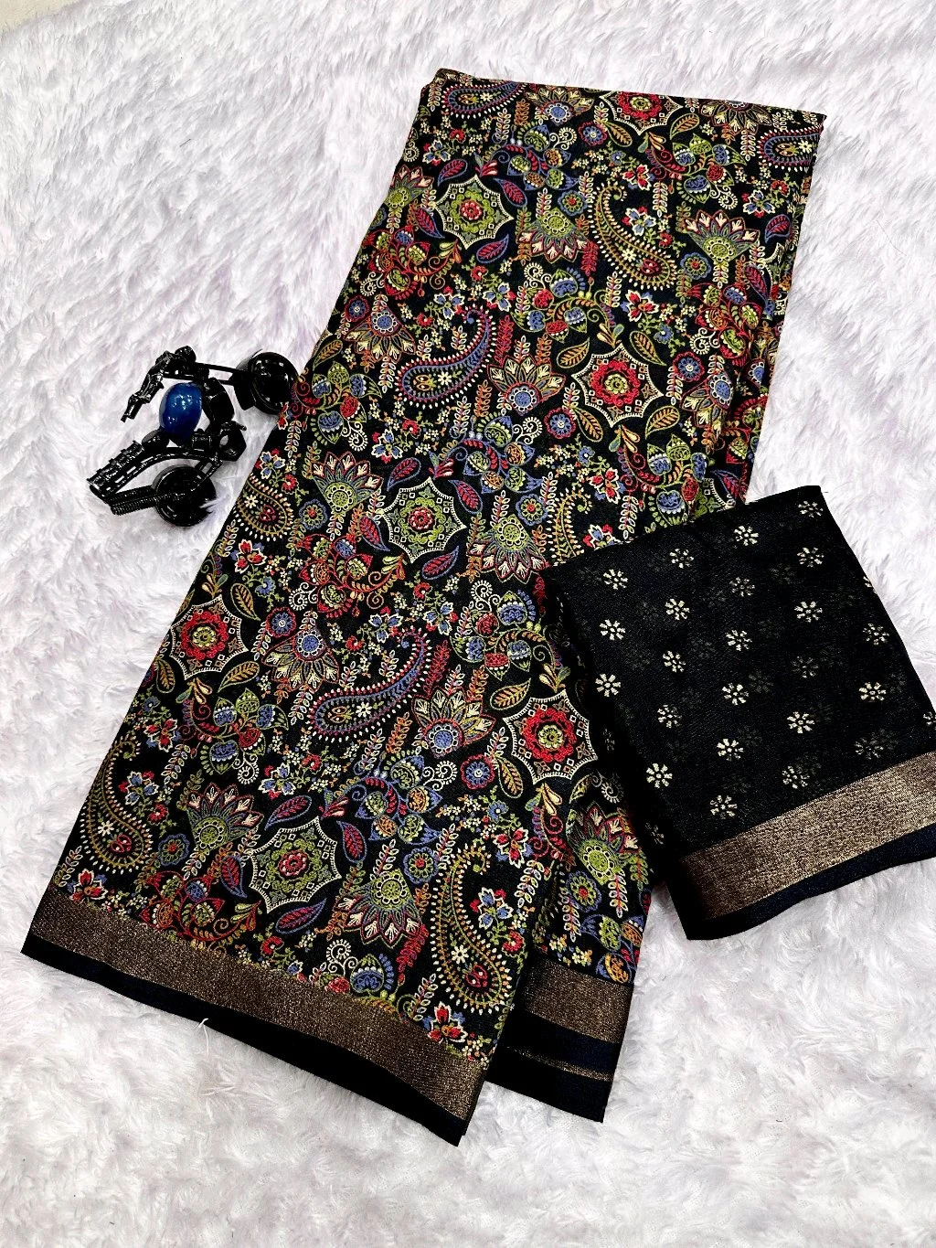 Deep Pink Paisley Floral Print Saree with Zari Border 5