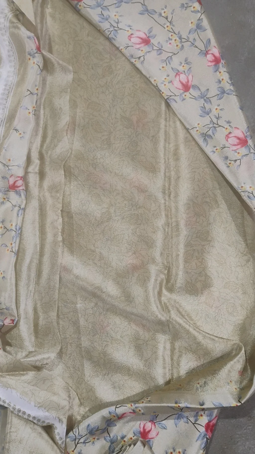 Beige Floral Print Silk Blend Saree , Blouse Part :Same As Saree thumbnail 2