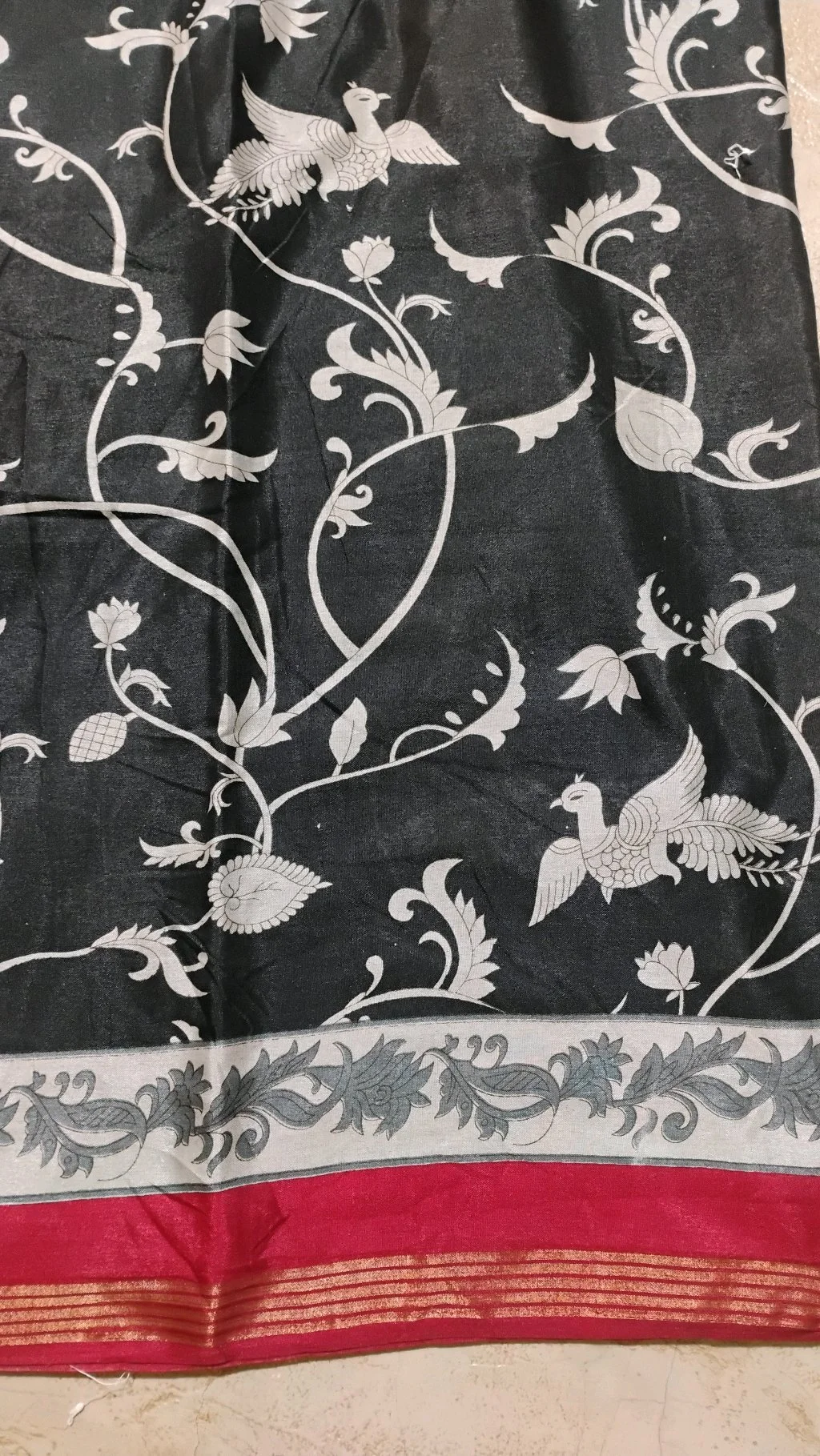 Maheshwari Silk Saree,Black Floral Print Silk Saree with Red Border thumbnail 3
