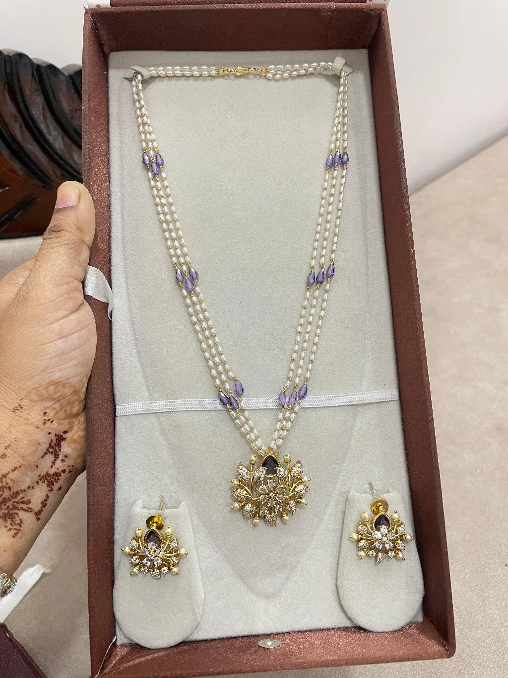 Pearl and Green Stone Traditional Necklace Set thumbnail 3